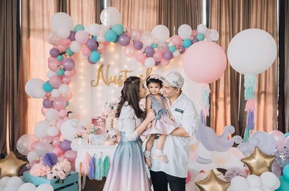 8 Momen manis ulang tahun Nastusha ke-2, dandan ala kucing imut