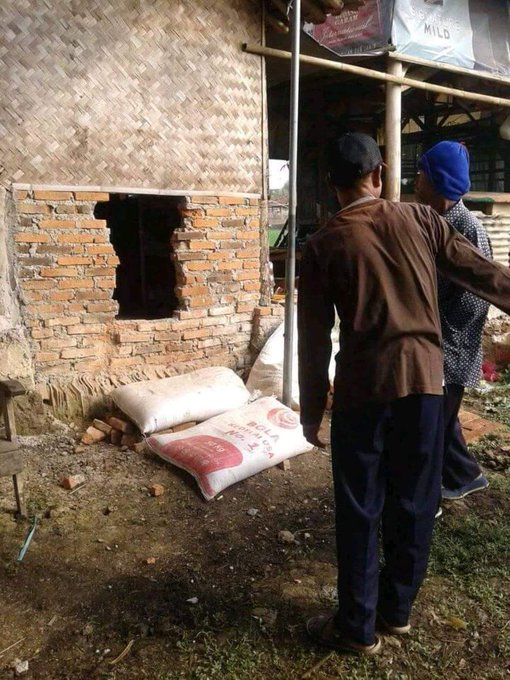 Ikuti arahan dukun, cara mempelai wanita ini ke luar rumah tak terduga