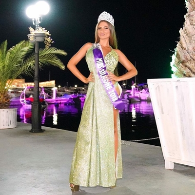 Sabet mahkota Miss Silicone, begini 10 gaya seksi Anna-Maria Cherneva