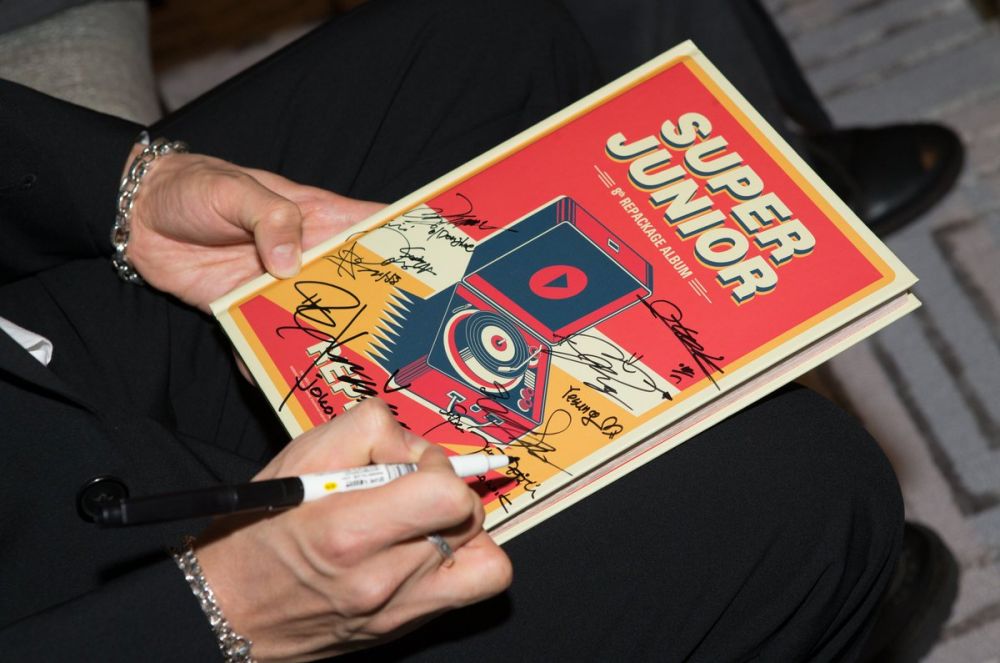 9 Momen kebersamaaan Jokowi & Super Junior di Korsel, akrab abis