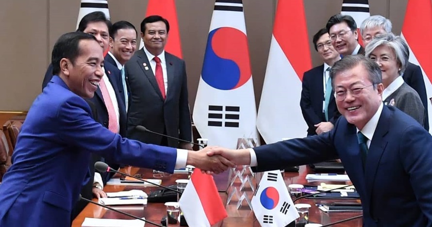 6 Keakraban Jokowi & Moon Jae-in di Korsel, minum teh sampai nge-mal