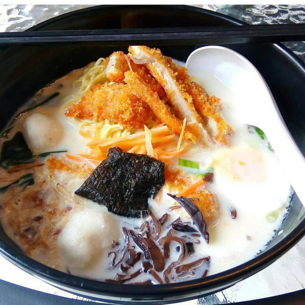 6 Kreasi ramen lain dari biasanya, ada kuah cokelat & toping serangga