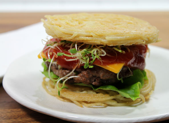 6 Kreasi ramen lain dari biasanya, ada kuah cokelat & toping serangga
