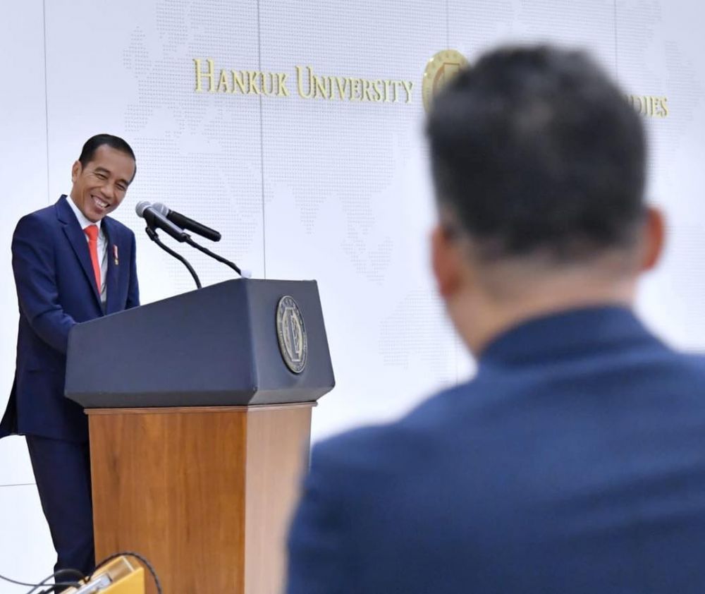 Beri kuliah umum di Korsel, Jokowi pamer aksi akrobatik di Asian Games