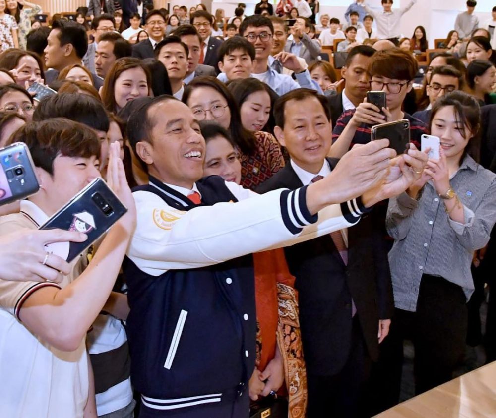 Beri kuliah umum di Korsel, Jokowi pamer aksi akrobatik di Asian Games