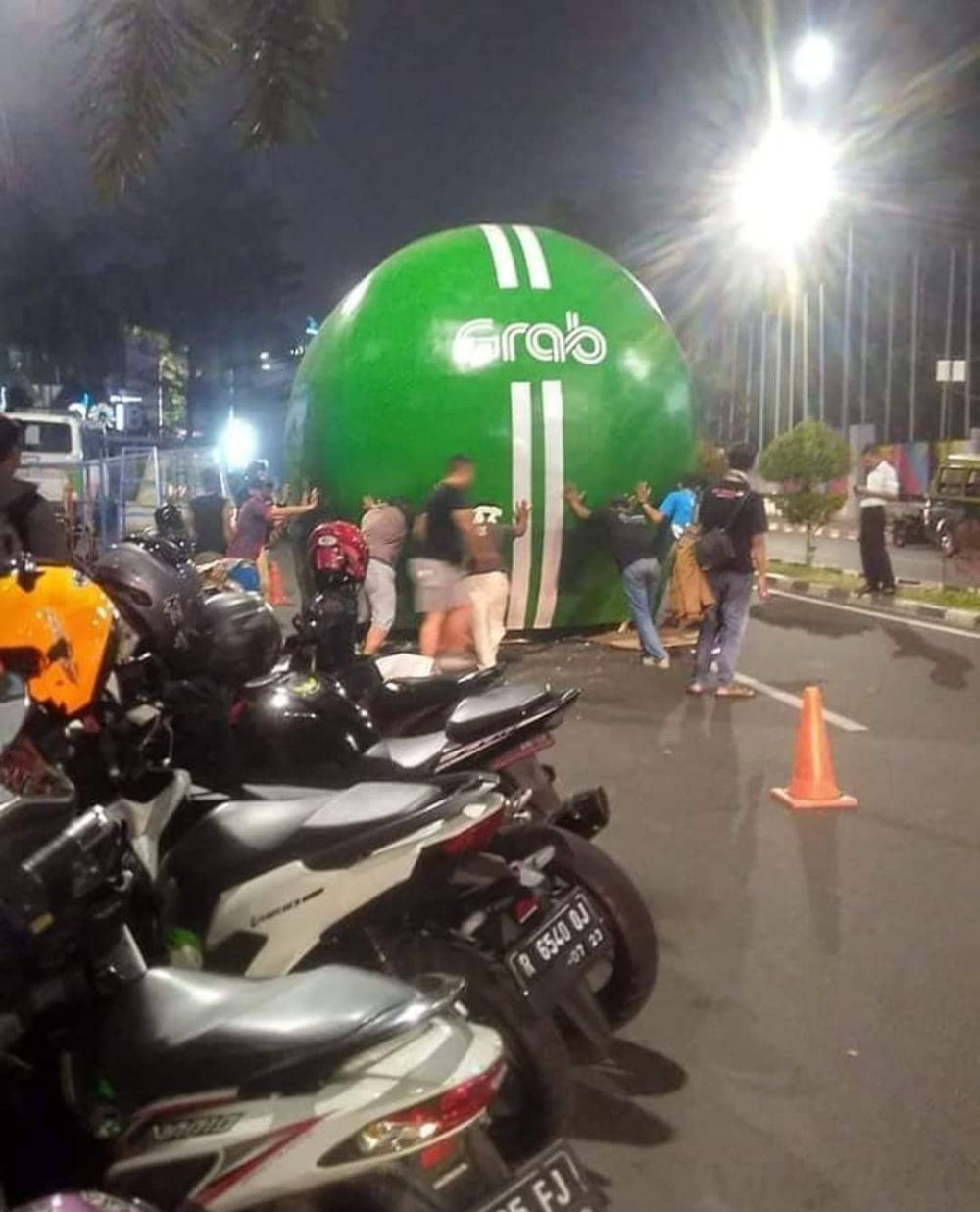 Konyol abis, 8 potret kekompakan ini malah bikin ketawa nyinyir 