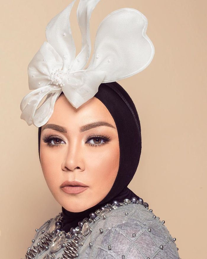 Tampil berhijab saat pemotretan, 10 seleb cantik ini manglingi banget