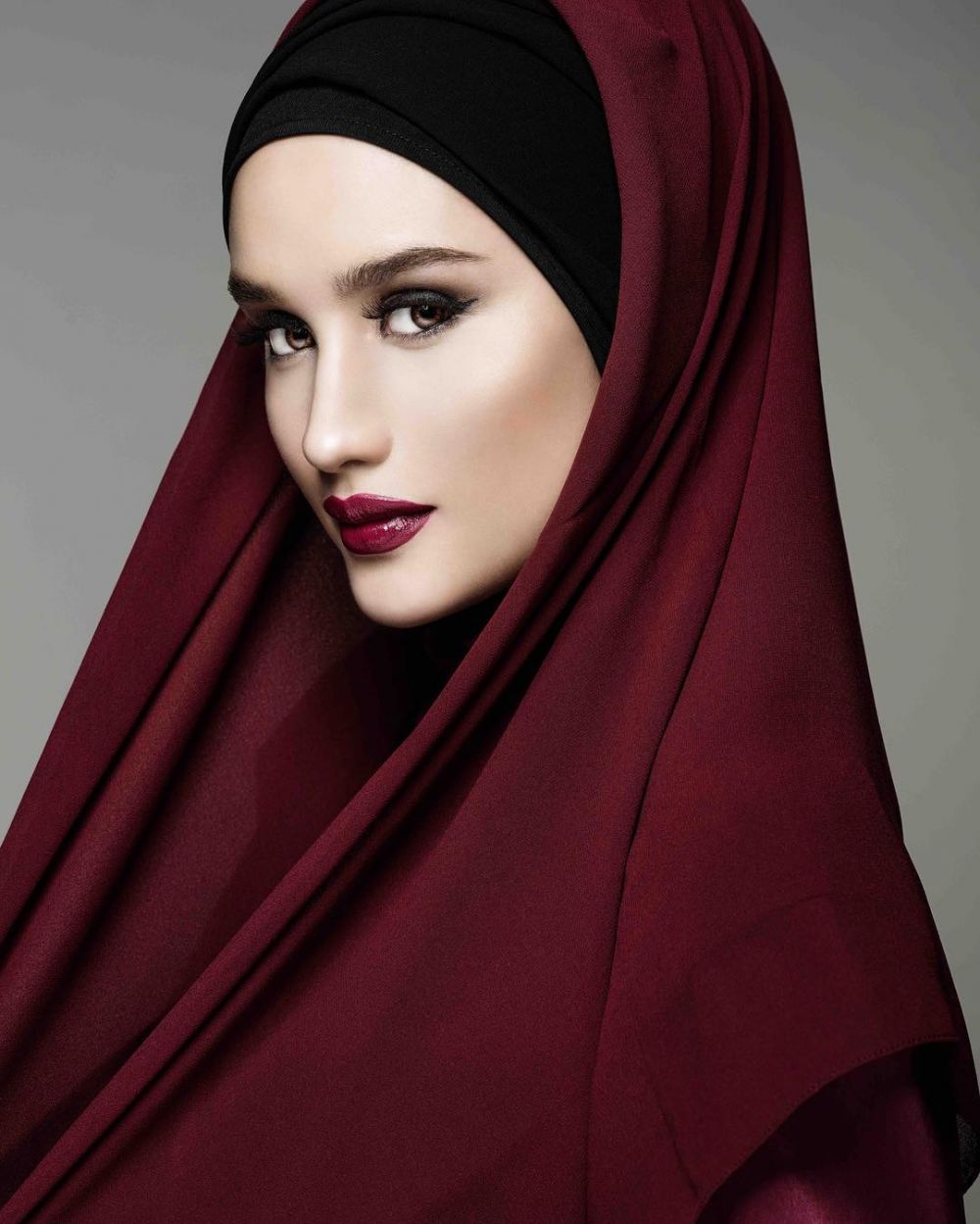 Tampil berhijab saat pemotretan, 10 seleb cantik ini manglingi banget