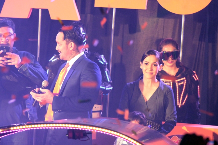 Gila Lu Ndro! Film komedi satir yang wajib ditonton, bikin ngakak deh