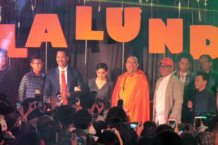 Gila Lu Ndro! Film komedi satir yang wajib ditonton, bikin ngakak deh