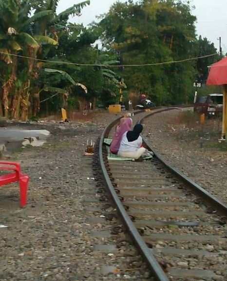 10 Bukti orang Indonesia itu santai dalam situasi apapun, gokil abis 