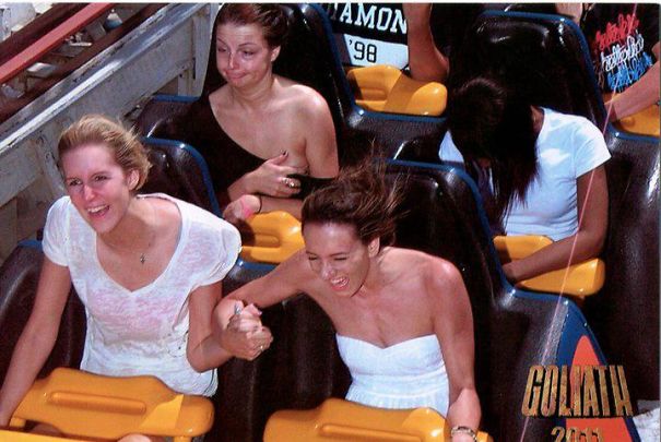 10 Ekpresi lempeng saat naik rollercoaster ini bikin rasa takut hilang