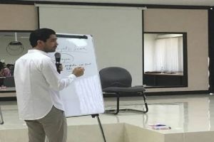 10 Reaksi kocak soal Reza Rahardian jadi dosen, mahasiswi auto rajin