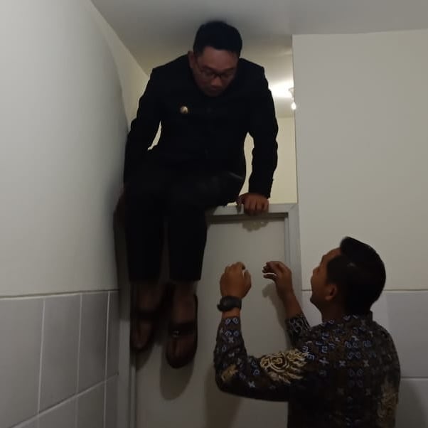 Terkunci di kamar mandi, aksi spontan Ridwan Kamil ini tak terduga