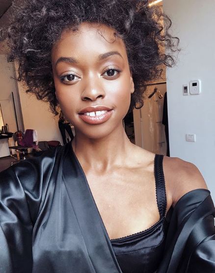 Pesona 10 model ini buktikan cewek bergigi renggang tetap menawan