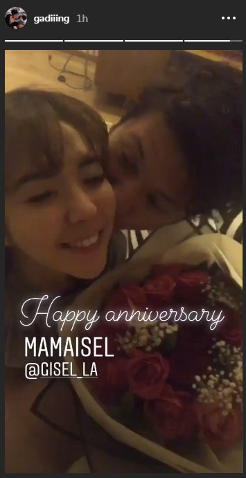 Rayakan ulang tahun pernikahan, postingan Gading Marten bikin baper