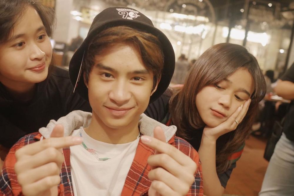 7 Potret kebersamaan Brisia Jodie & putra Iis Dahlia, masih sepupuan