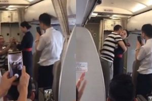 Dilamar kekasihnya di pesawat, nasib pramugari ini malah berakhir apes