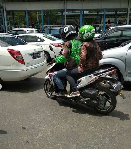 8 Tingkah absurd penumpang ojek online ini bikin ketawa tepuk jidat
