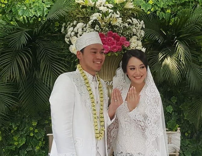 Sah! Begini 8 momen pernikahan putra kedua Dewi Yull dan Ray Sahetapy