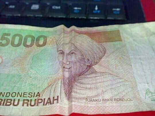 10 Kreasi tekuk uang ini bikin ekspresi gambar pahlawannya jadi konyol