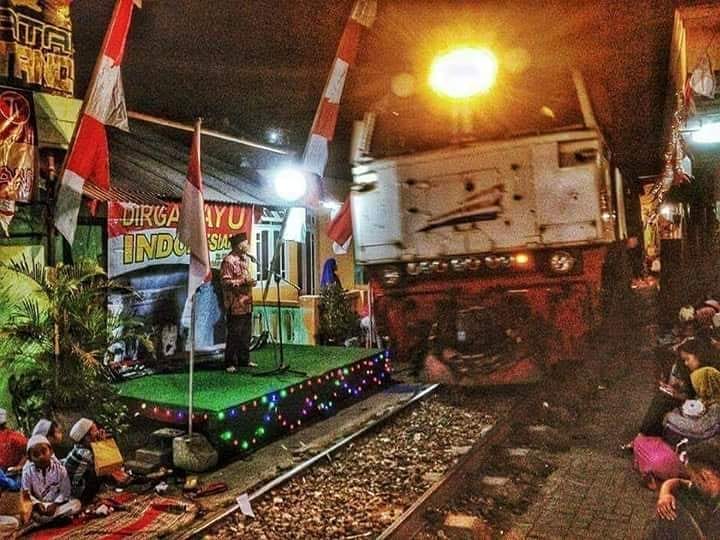 6 Potret hajatan di lokasi absurd ini bikin tamu auto puter balik