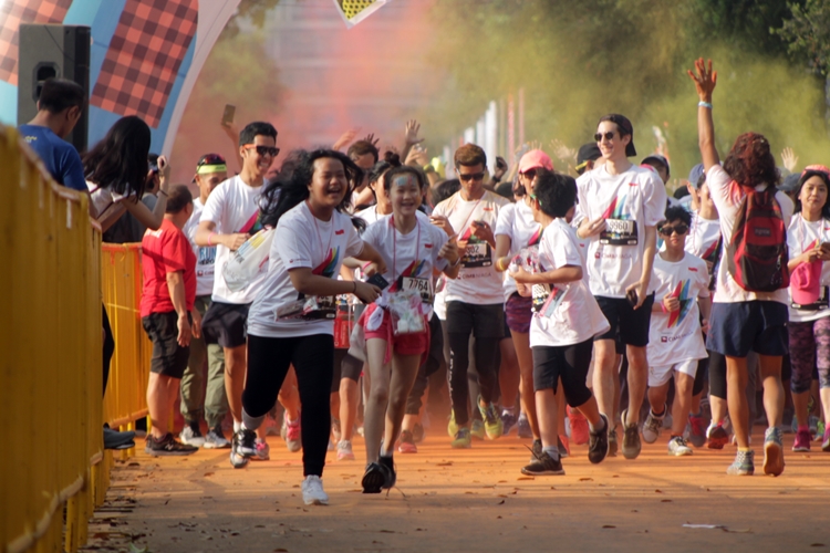 Begini serunya The Color Run yang bikin Jakarta bertabur warna