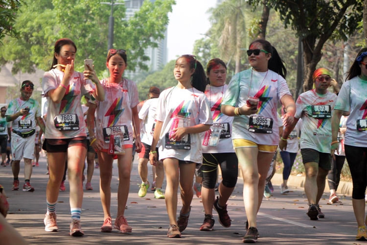 Begini serunya The Color Run yang bikin Jakarta bertabur warna