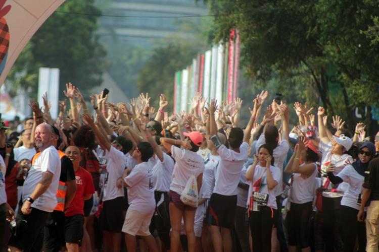Begini serunya The Color Run yang bikin Jakarta bertabur warna
