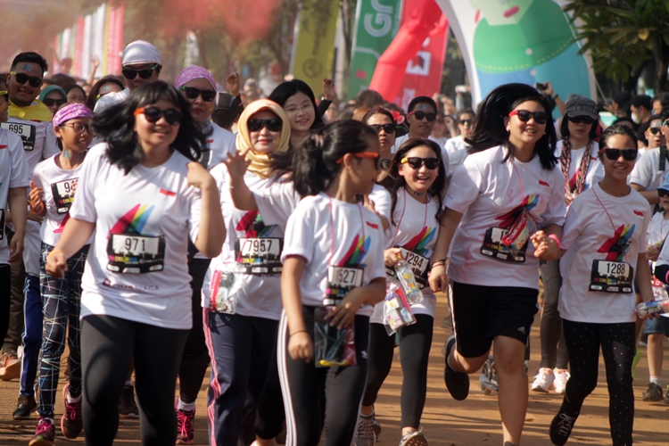 Begini serunya The Color Run yang bikin Jakarta bertabur warna