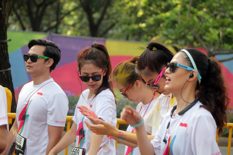 Begini serunya The Color Run yang bikin Jakarta bertabur warna