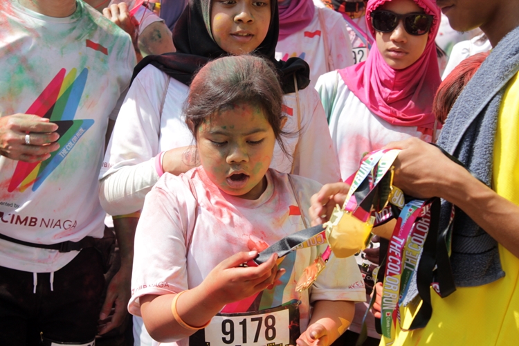 Begini serunya The Color Run yang bikin Jakarta bertabur warna
