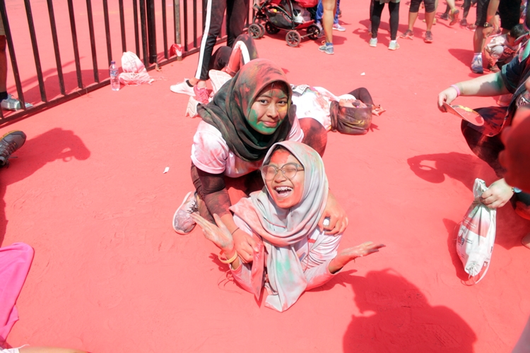 Begini serunya The Color Run yang bikin Jakarta bertabur warna