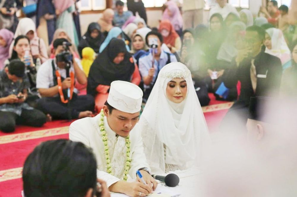 Berlangsung hikmat, ini 10 momen pernikahan Anisa eks Cherrybelle