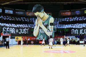Tak cuma sepak bola, 10 koreografi suporter basket ini keren abis