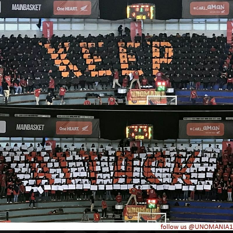 Tak cuma sepak bola, 10 koreografi suporter basket ini keren abis