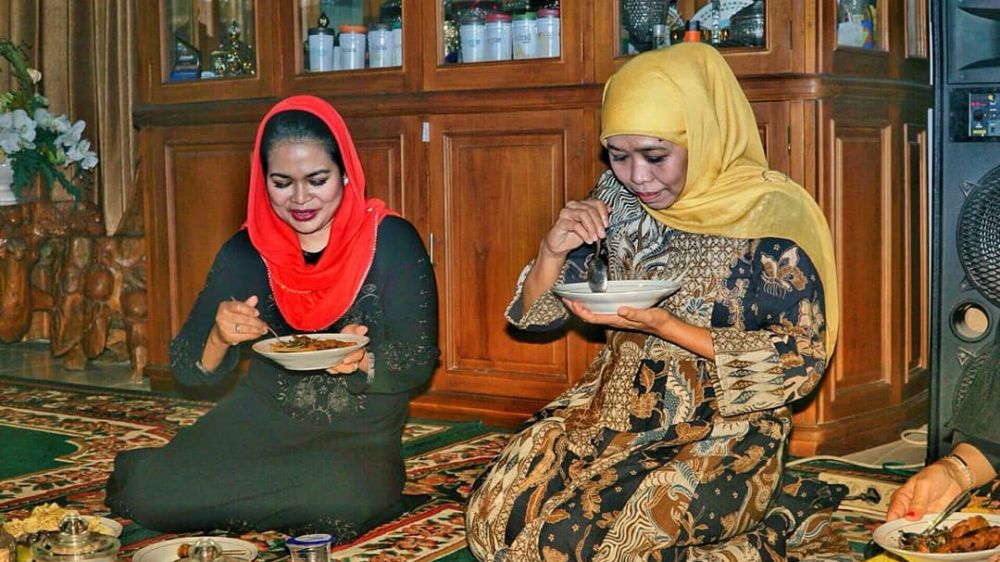 Momen epik Khofifah & Puti makan bareng, beda politik tetap bisa rukun