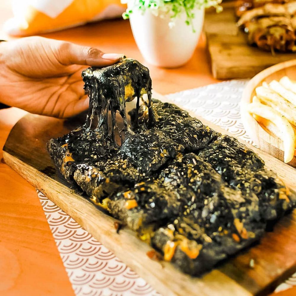 Pas buat calon mertua, ini 5 martabak asin kekinian lezatnya juara