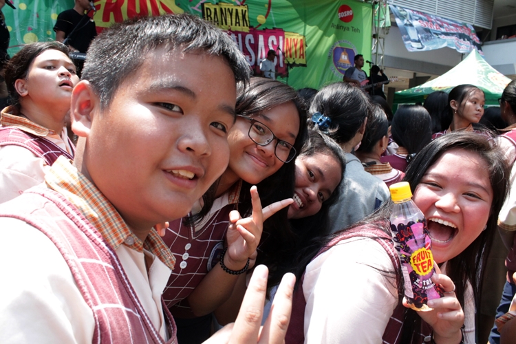 Meriah, boyband kelas dunia ini bikin histeris anak SMA di Bekasi