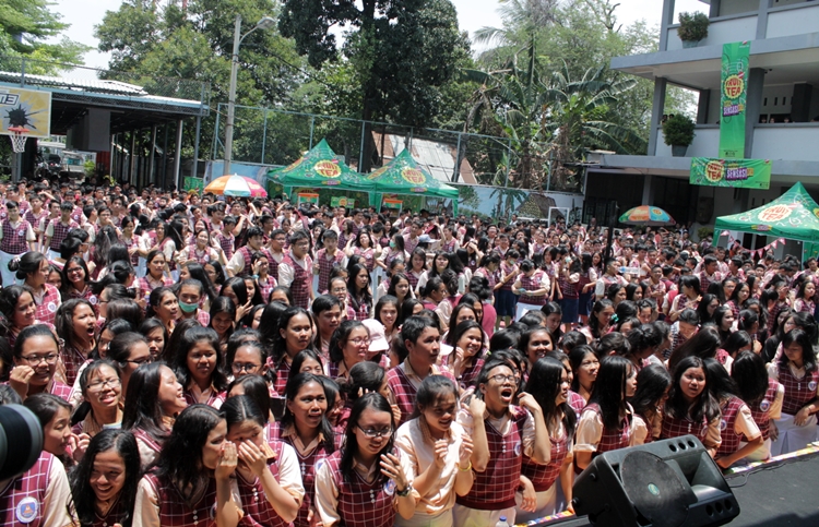 Meriah, boyband kelas dunia ini bikin histeris anak SMA di Bekasi