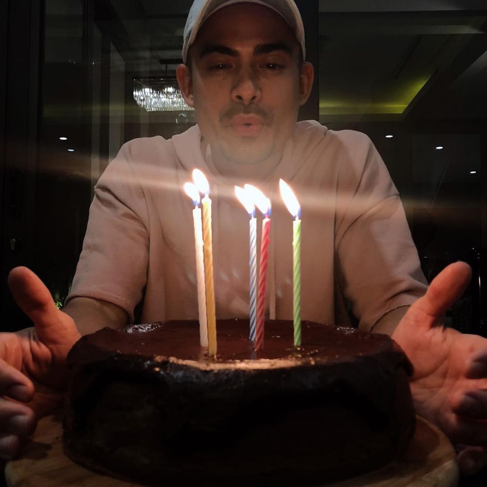 8 Momen manis perayaan ulang tahun Ashraf, kado dari BCL tak terduga