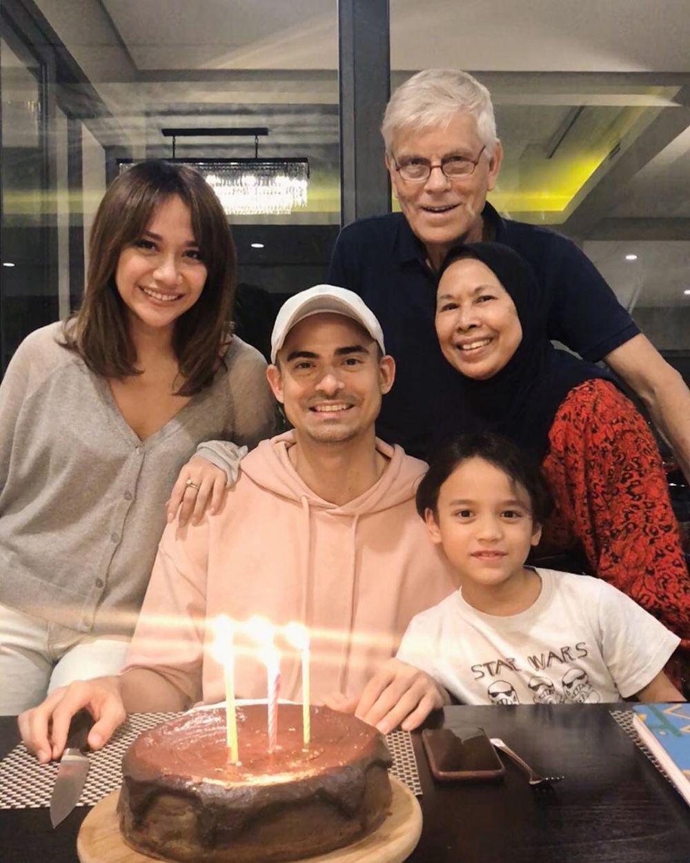 8 Momen manis perayaan ulang tahun Ashraf, kado dari BCL tak terduga