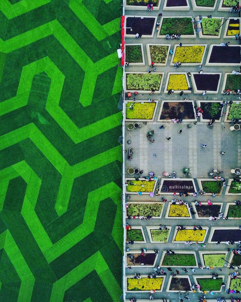 9 Potret alun-alun Kota Bandung ini bak hamparan karpet warna-warni