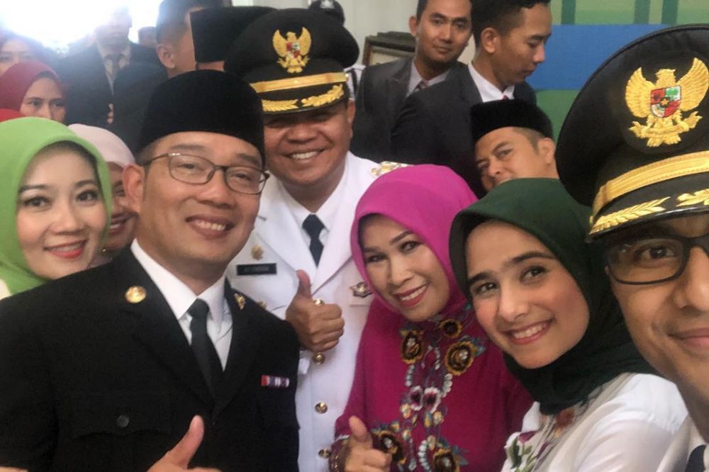 Jadi istri pejabat, 7 potret Sonya Fatmala dampingi Hengky Kurniawan