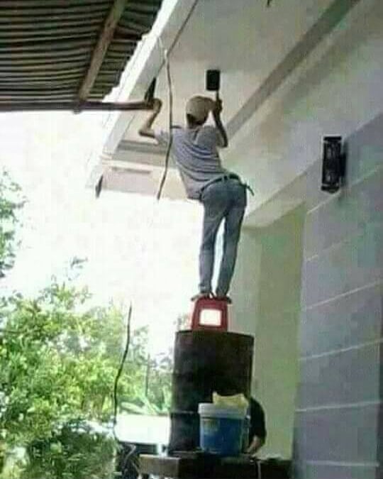 10 Polah absurd pemuda ini konyolnya bikin ketawa jengkel