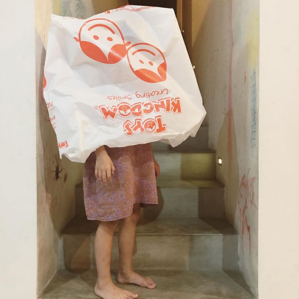 10 Pose tiru pemotretan Victoria Beckham ini konyolnya bikin heran