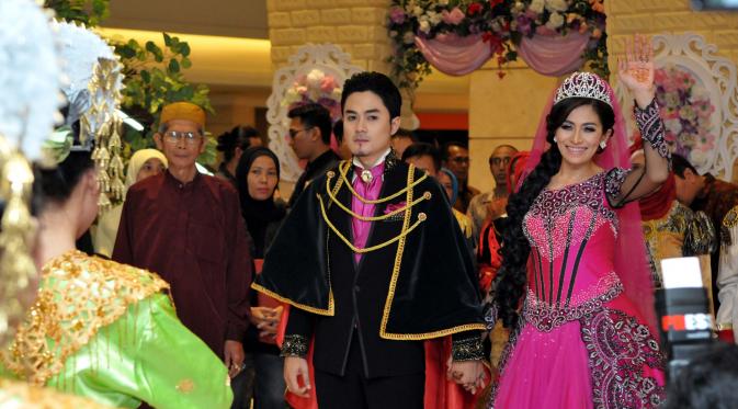 Pernah gelar pernikahan mewah, rumah tangga 8 seleb ini berakhir cerai