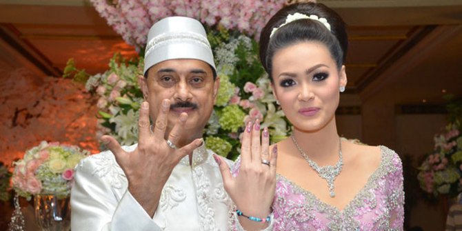 Pernah gelar pernikahan mewah, rumah tangga 8 seleb ini berakhir cerai