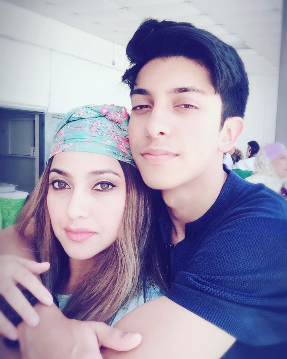 Penuh teka-teki, 5 seleb ini rahasiakan sosok ayah dari buah hatinya