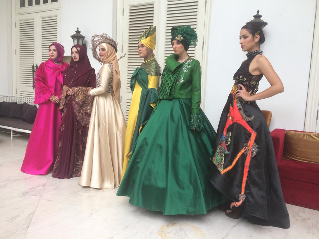 Koleksi 6 desainer Indonesia yang tampil di Paris Fashion Week 2018